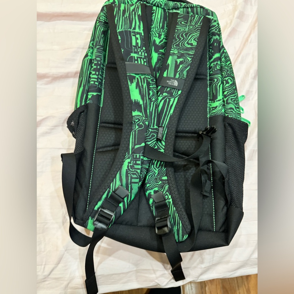 Backpack Nort face is new